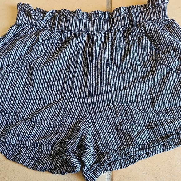 Time And Tru Womans Elastic Waist Blue And White Striped Shorts Size S (4-6) - Picture 1 of 10